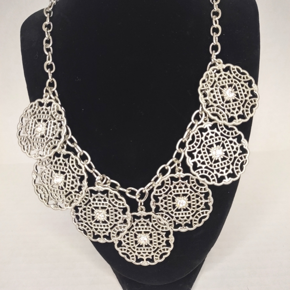 Silver filigree medallion necklace
